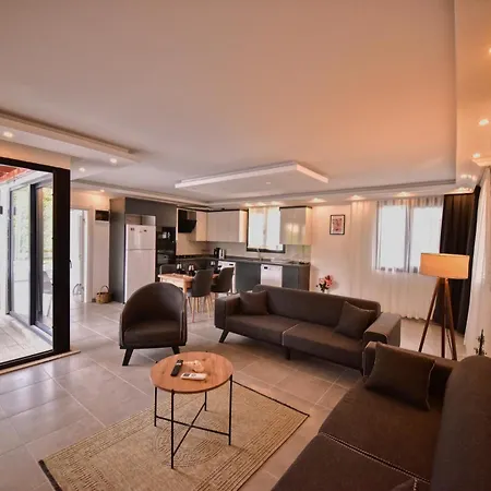Apartment Kastro *