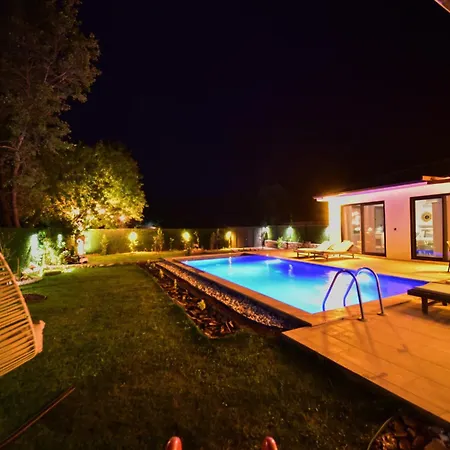 Apartment Kastro *